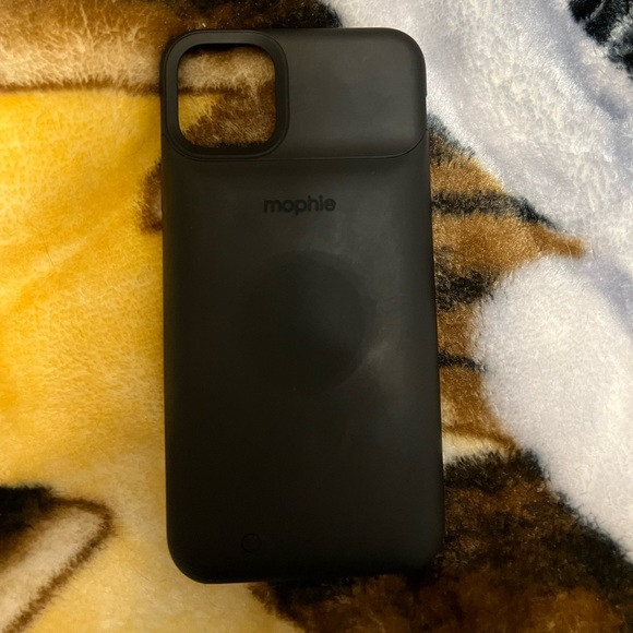 Lightly used Mophie charging case for IPhone 11Pro Max - Picture 2 of 4
